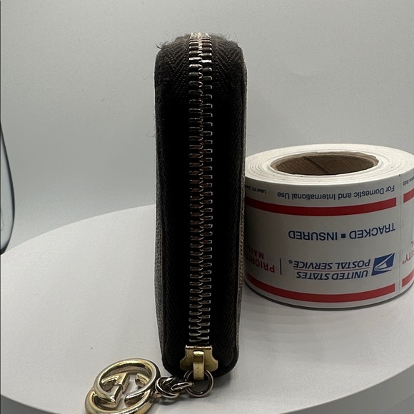 Authentic Gucci GG supreme zip around wallet - Picture 4 of 9